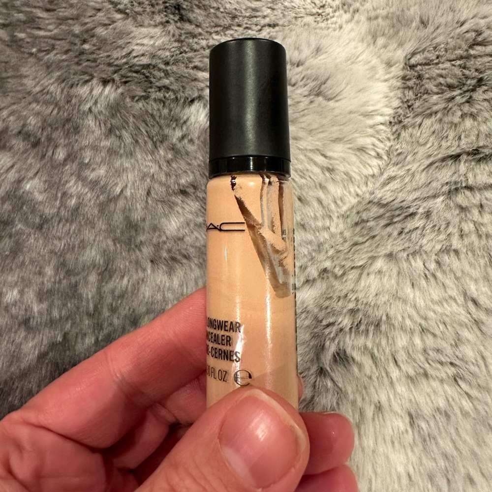 MAC Pro Longwear Liquid Correcting Concealer NW20